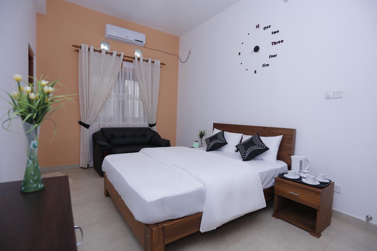 Hotel Indaura Ettukala エクステリア 写真